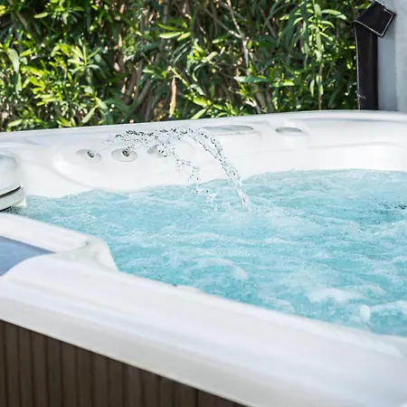 Mary Rose فندق لاتيزي