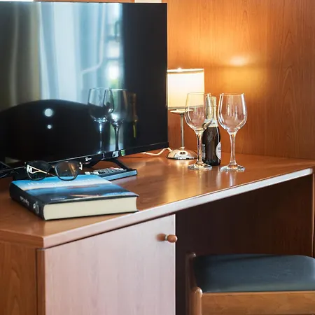 Mary Rose لاتيزي