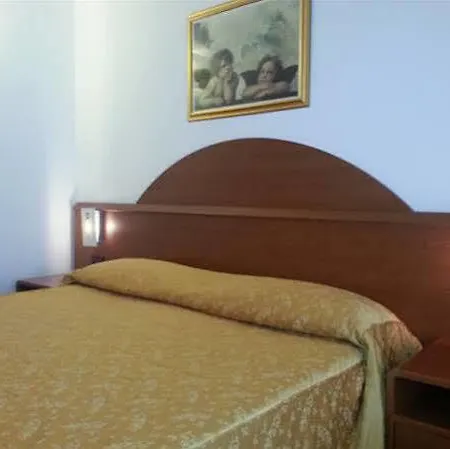 Mary Rose لاتيزي